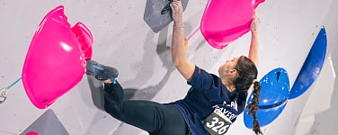Tamara Strigo in einem Boulder beim 1. Deutschen Jugendcup am 01. & 02. März in München.