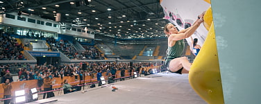 Anna Lechner an einem Boulder beim Europacup im Olympia-Actionsportzentrum München Anfang März 2025.