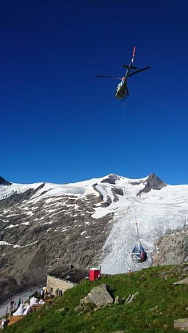 Transport per Hubschrauber von der Hütte