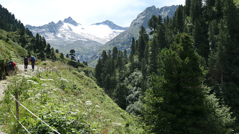 Mit Blick auf die schwindenden Gletscher ...