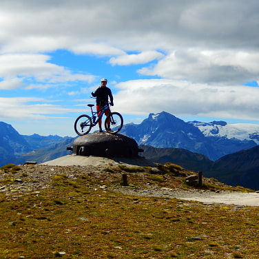 Mountainbike auf Stein