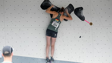 Als Erstplatzierte der Halbfinals zieht Paula im Bouldern ins Finale ein.
