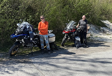Mit dem Motorrad zum Tour-Ausgangspunkt fahren.