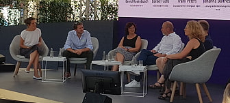 Bild zeigt das Podium mit den 5 Gästen und dem Moderator zum Thema "Freizeitverkehr ohne Ende! Wie geht die Wende"