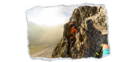 Bild zeigt einen Bergsteiger mit Helm und Rücksack in einem Klettersteig