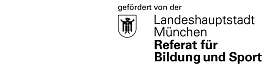 Schild mit Logo mit weißem Hintergrund und schwarzer Schrift. Rechts oben ist ein Wappen mit dem Münchner Kindl. Oben steht in etwas kleineren Buchstaben "gefördert von der " und  darunter rechts versetzt steht "Landeshauptstadt München" und darunter etwas dicker geschrieben " Referat für Bildung und Sport". Das Logo ist nur schwarz-weiß.