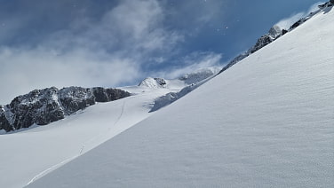 Noch sieht man die westliche Kante zur Wildspitze