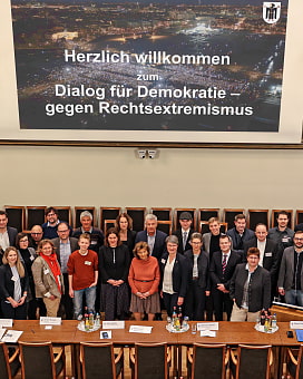 Teilnehmende am Dialog für Demokratie und gegen Rechtsextremismus