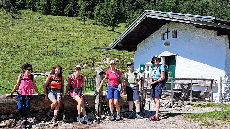 An der Kotalm gibt's eine Erfrischung am Brunnen bevor wir den Weg weiter zu unserem Gipfel, ...