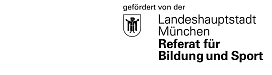 Schild mit Logo mit weißem Hintergrund und schwarzer Schrift. Rechts oben ist ein Wappen mit dem Münchner Kindl. Oben steht in etwas kleineren Buchstaben "gefördert von der " und  darunter rechts versetzt steht "Landeshauptstadt München" und darunter etwas dicker geschrieben " Referat für Bildung und Sport". Das Logo ist nur schwarz-weiß.