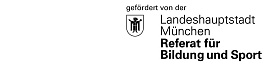 Schild mit Logo mit weißem Hintergrund und schwarzer Schrift. Rechts oben ist ein Wappen mit dem Münchner Kindl. Oben steht in etwas kleineren Buchstaben "gefördert von der " und  darunter rechts versetzt steht "Landeshauptstadt München" und darunter etwas dicker geschrieben " Referat für Bildung und Sport". Das Logo ist nur schwarz-weiß.