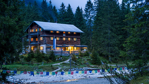 Die Reintalangerhütte im Dämmerlicht