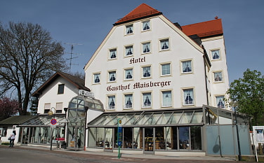 Fassadenansicht des Gasthaus Maisberger, welches das Vereinsheim der Ortsgruppe Eching-Neufahrn ist.
