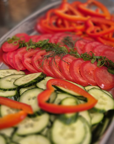 Gemüseplatte am Frühstücksbuffet
