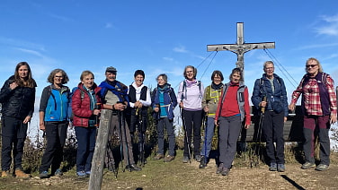 Gruppe vor Gipfelkreuz