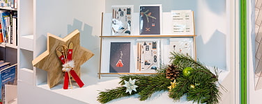 Weihnachtlich geschmückte Servicestelle