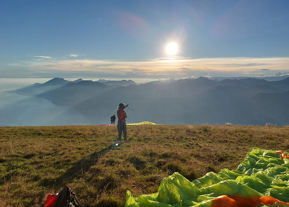 Gewissenhafte Startvorbereitung: Nicht aus jeder Bergtour wird ein Flug – alles muss passen.