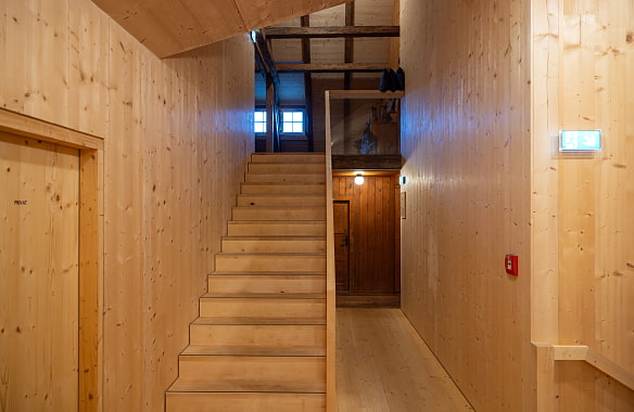 Auch in denkmalgeschützten Hütten lässt sich modern bauen, wie unsere Falkenhütte beweist. Aber es dauert und kostet.