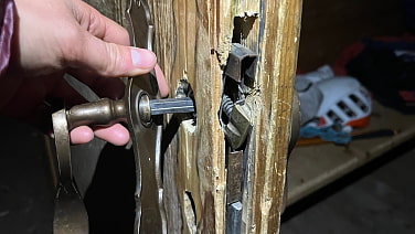 Die Türe wurde zerstört