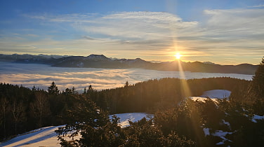 Sonnenuntergang von Neureuth aus. Hochnebel über dem Tegernsee.