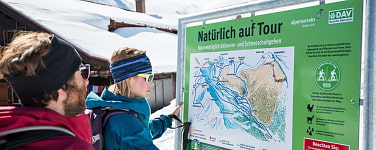 Natürlich auf Tour Schild