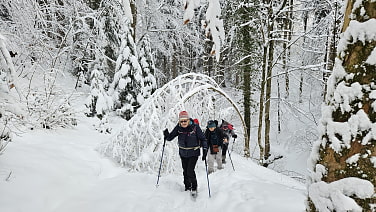 ... im tiefen Neuschnee ...