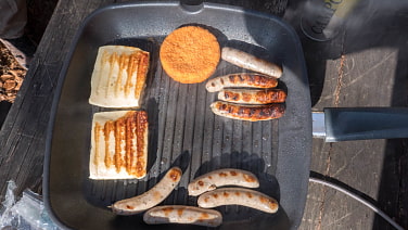 die ersten Leckereien liegen in der Pfanne