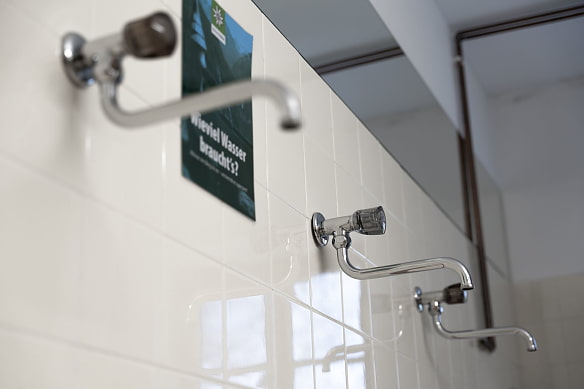 Nur ein Drittel unserer Hütten ist ans Abwassernetz angeschlossen – auf allen anderen ist die Entsorgung des Klärschlamms aufwendig.