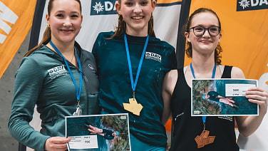 Auch am Ende steht sie beim 1. DJC der Saison ganz oben: Paula Mayer-Vorfelder (Mitte).