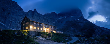 Falkenhütte bei Nacht