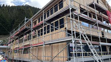 Der Ersatzbau, eingerüstet