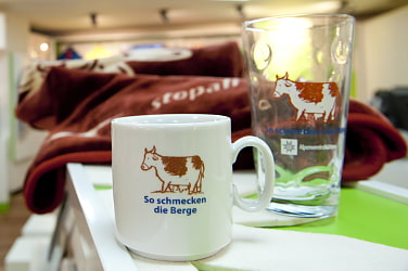 weißer Hüttenschlafsack mit grünem Edelweiß & Logo 