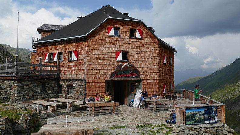 Tag 1: Die Hütte wird für die nächsten zwei Nächte der Stützpunkt sein. 