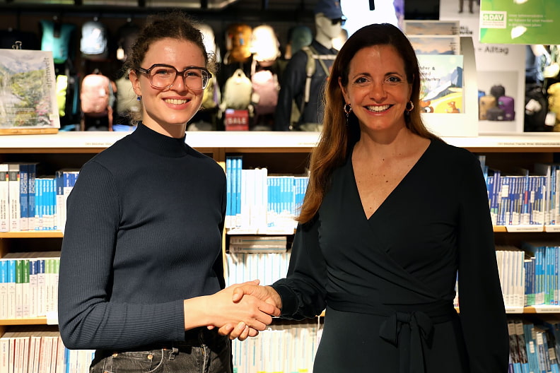Kristina Frank begrüßt Julia Ohnesorg