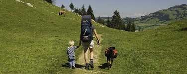 Mit Hund am Berg