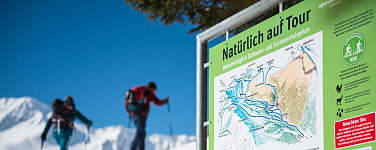 Natürlich auf Tour Schild