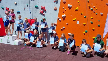 Die Siegerehrung der U13-Mädels: Amelie Kunder war hier mit Platz sechs die Beste aus dem Kletterteam.