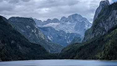 Blick über den Vorderen Gosausee zum Dachsteinmassiv