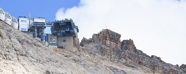 Gipfel der Zugspitze mit der Bergstation der Zugspitzbahn