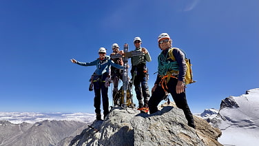 Traumtage im Wallis: HTG-Gruppe auf dem Nadelhorn nach Begehung des Nadelgrates.