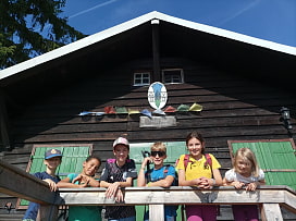 Kinder vor der Siglhütte