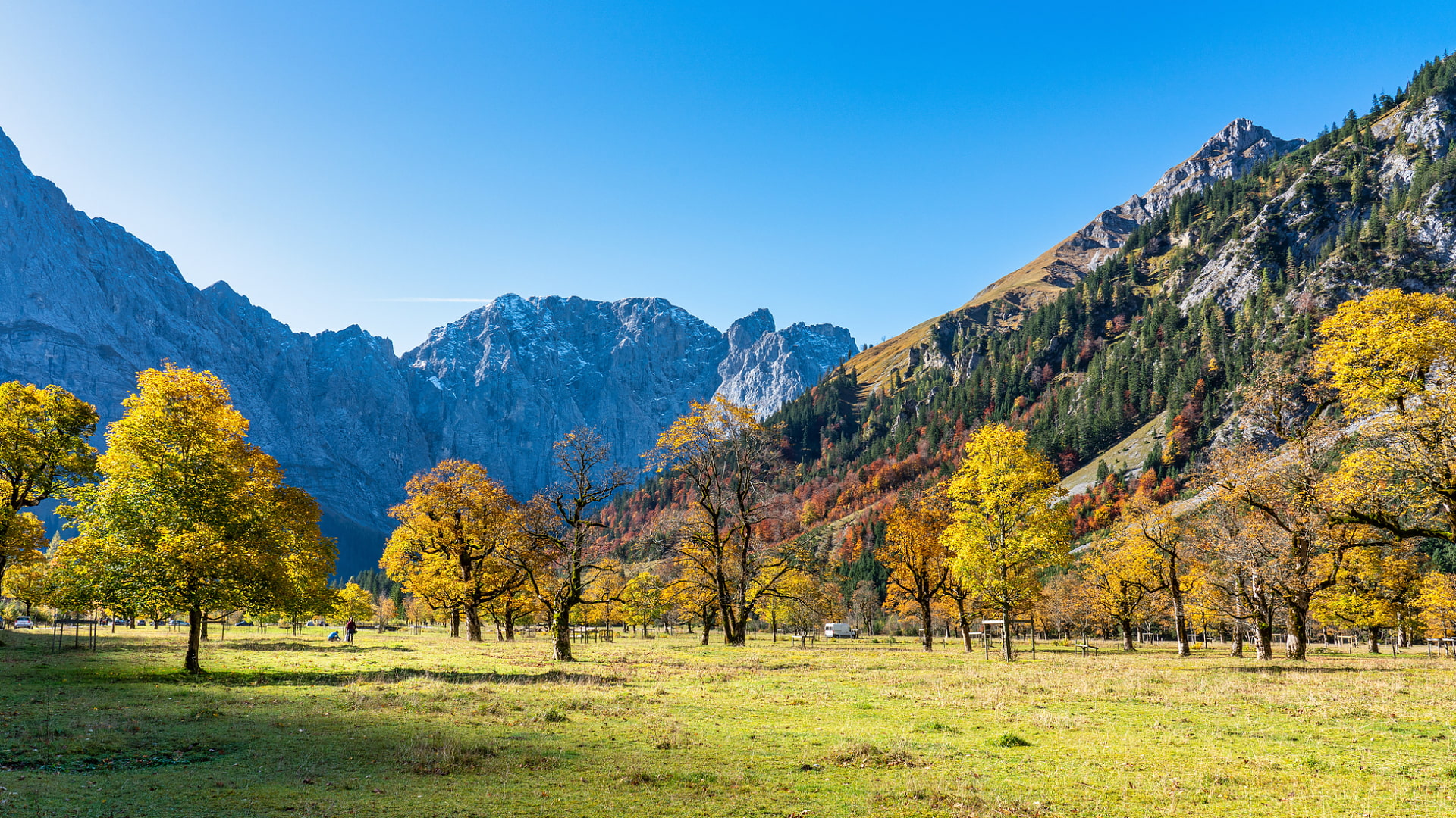Der Eibsee mit dem Wettersteingebirge im Hintergrund