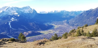 Blick auf Zugspitze und Garmisch