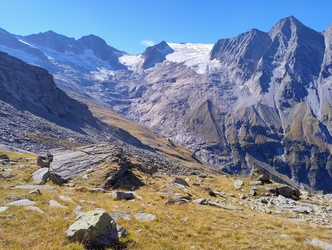 Noch tief unten die Greizer Hütte vor den Resten des Floitenkees