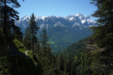 Alpspitz und Zugspitze (v.l.n.r.)
