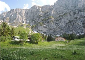 Tutzinger Hütte mit Benediktenwand
