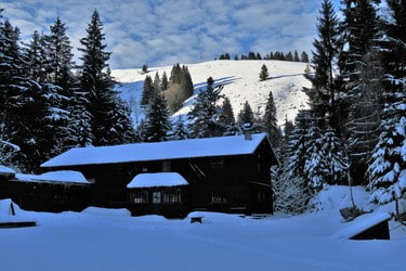 Die Buchsteinhütte tief verschneit