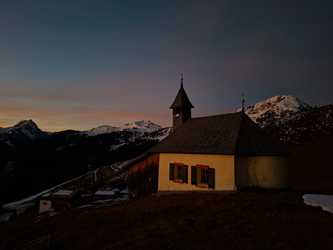 Sonnenaufgang bei der Kapelle / 5 min oberhalb der Hütte