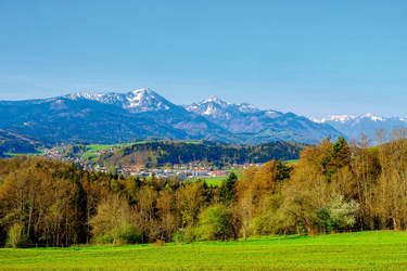 Aussicht vom Hochberg auf Siegsdorf, Hochfelln und Hochgern
