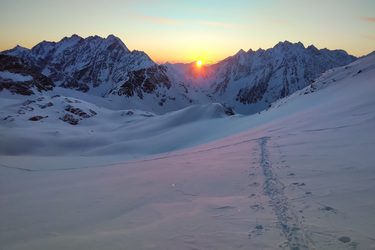 die Sonne geht auf beim Winnebachjoch